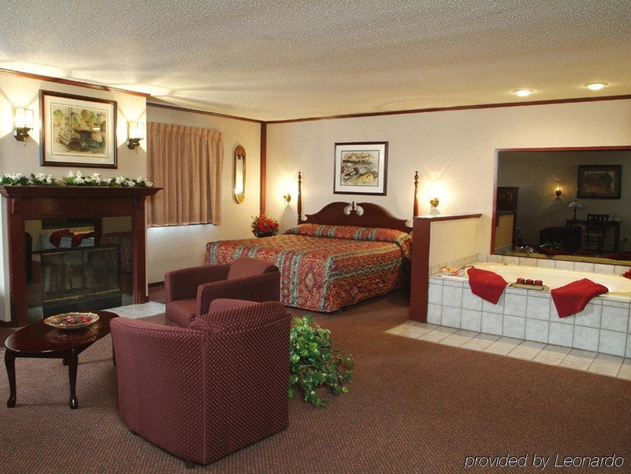 Heartland Inn Coralville Room photo