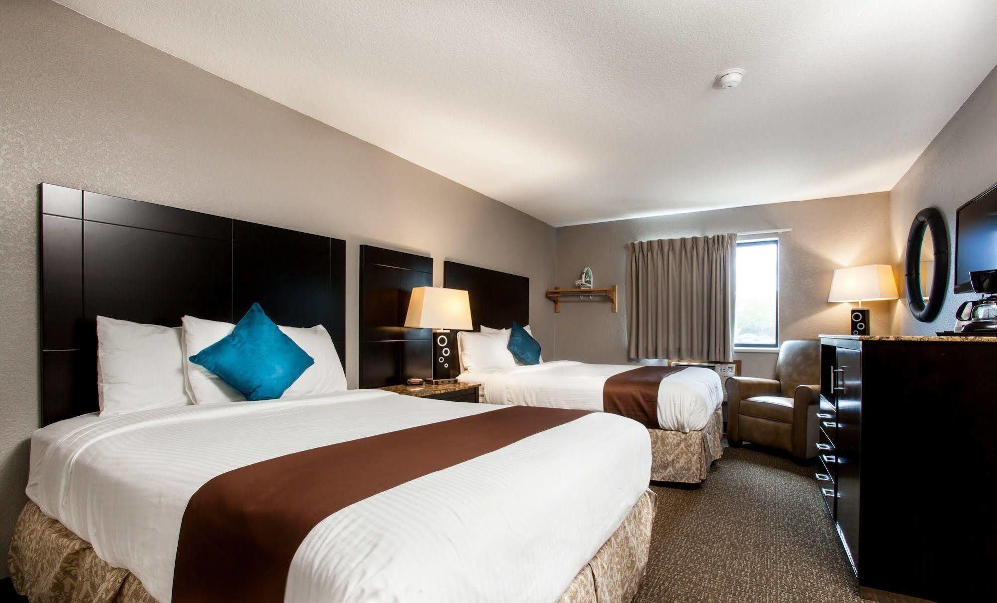 Heartland Inn Coralville Exterior photo