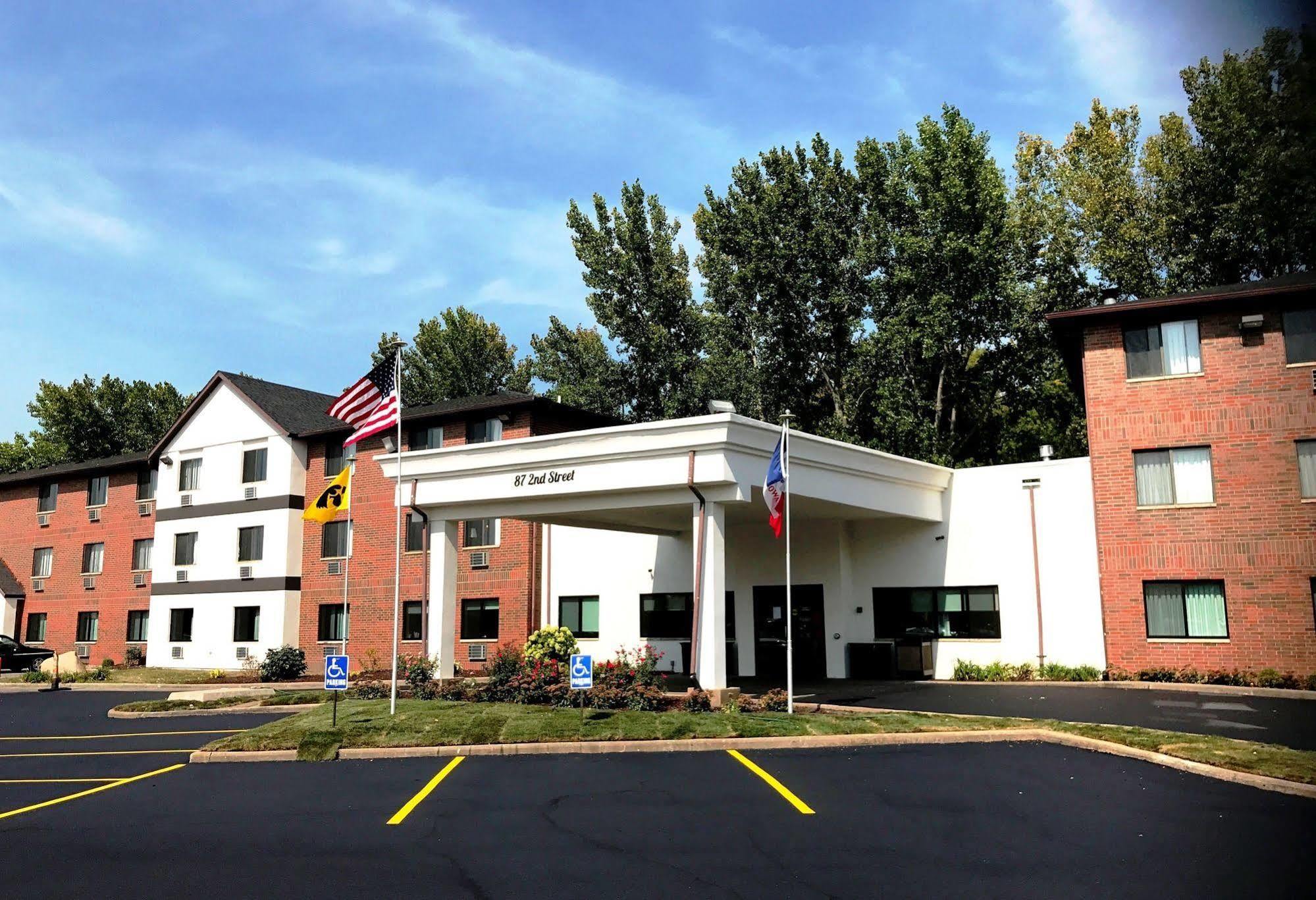 Heartland Inn Coralville Exterior photo